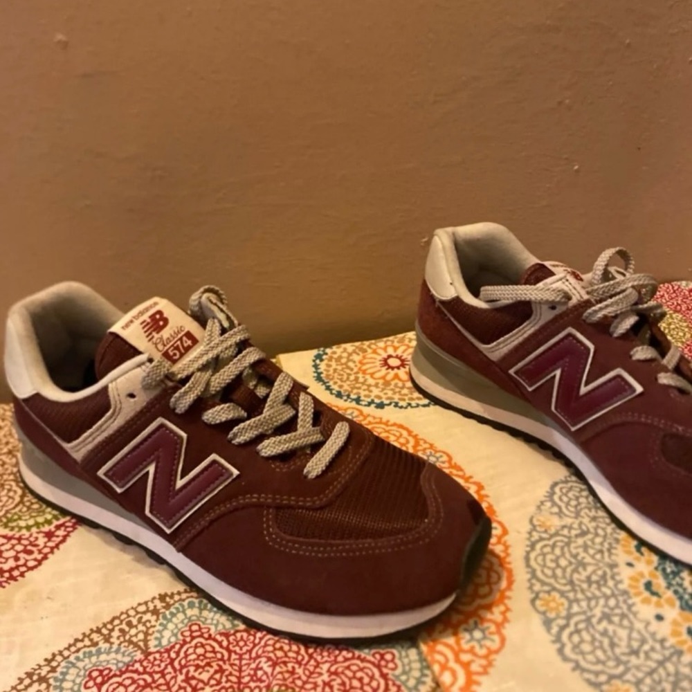New Balance 574 Sneakers in Burgundy